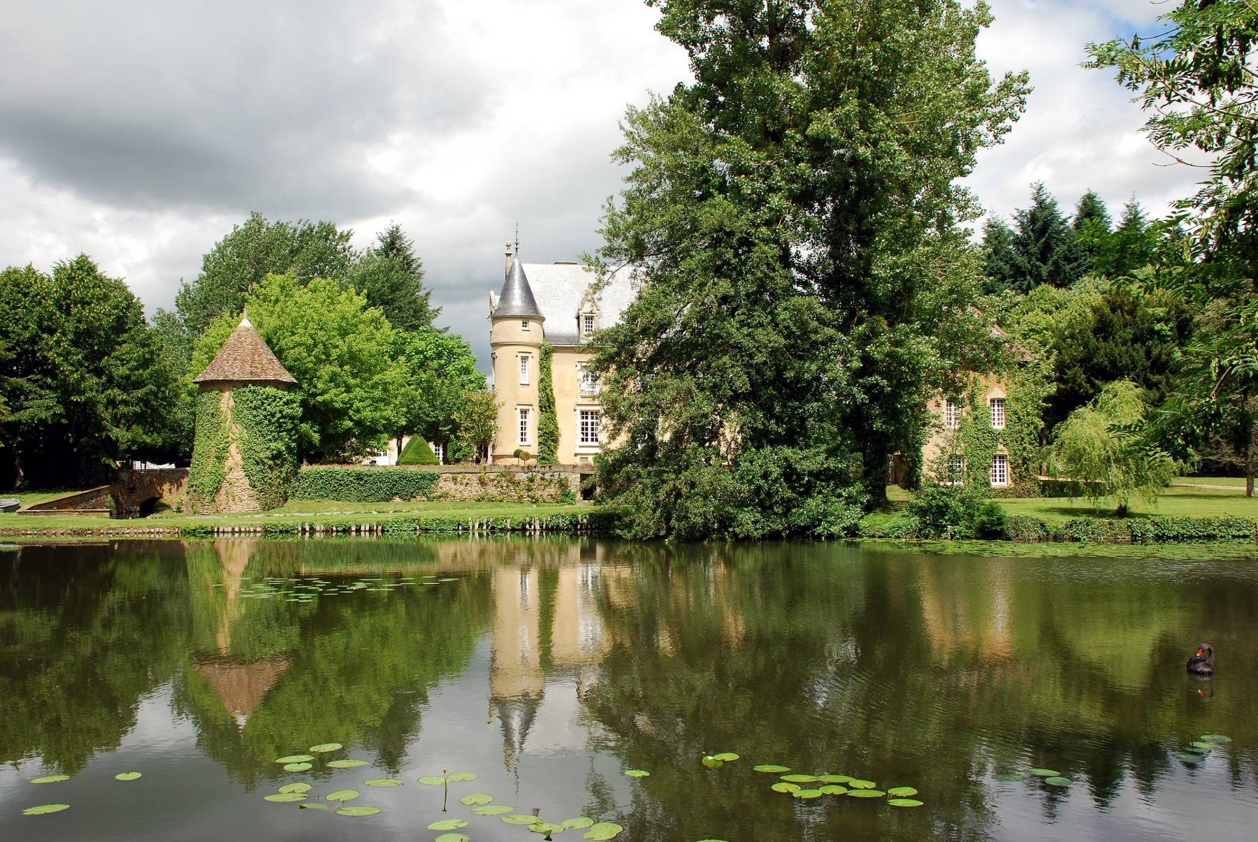 Launay, Lombron
